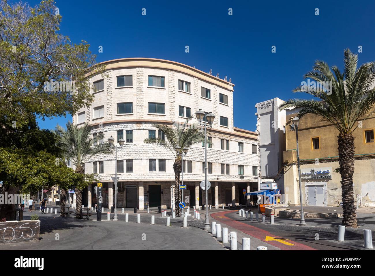 Haifa, Israël - 09 mars 2023 immeuble Old Bauhaus sur la place Paris Banque D'Images