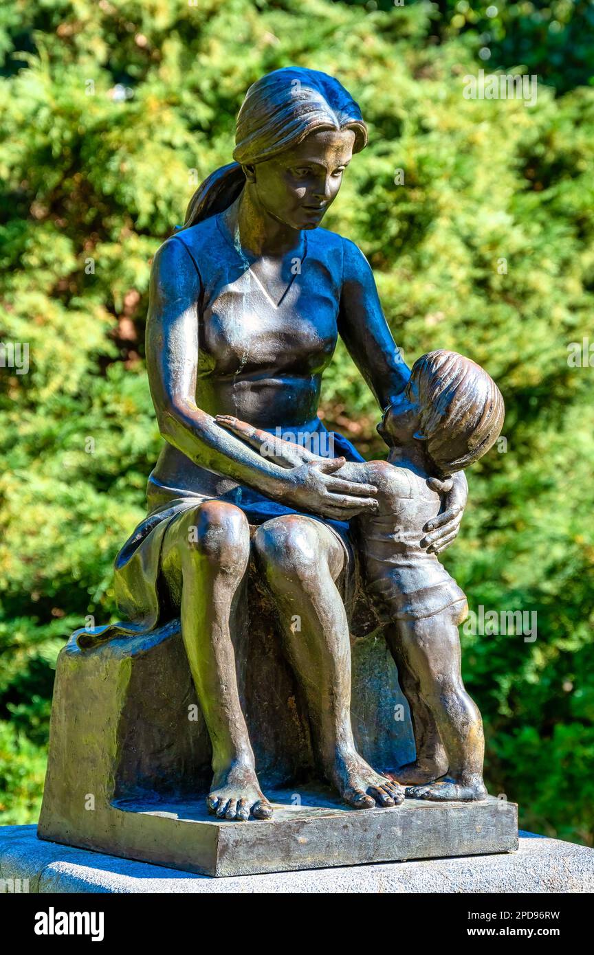 Oviedo, Asturies, Espagne: Sculpture nommée Maternidad (maternité) par Felix Alonso Arena Banque D'Images