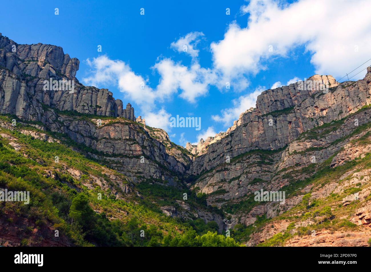 Paysage de montagne du massif de Montserrat, Catalogne, Espagne. Abbaye de Santa Maria de Montserrat Banque D'Images