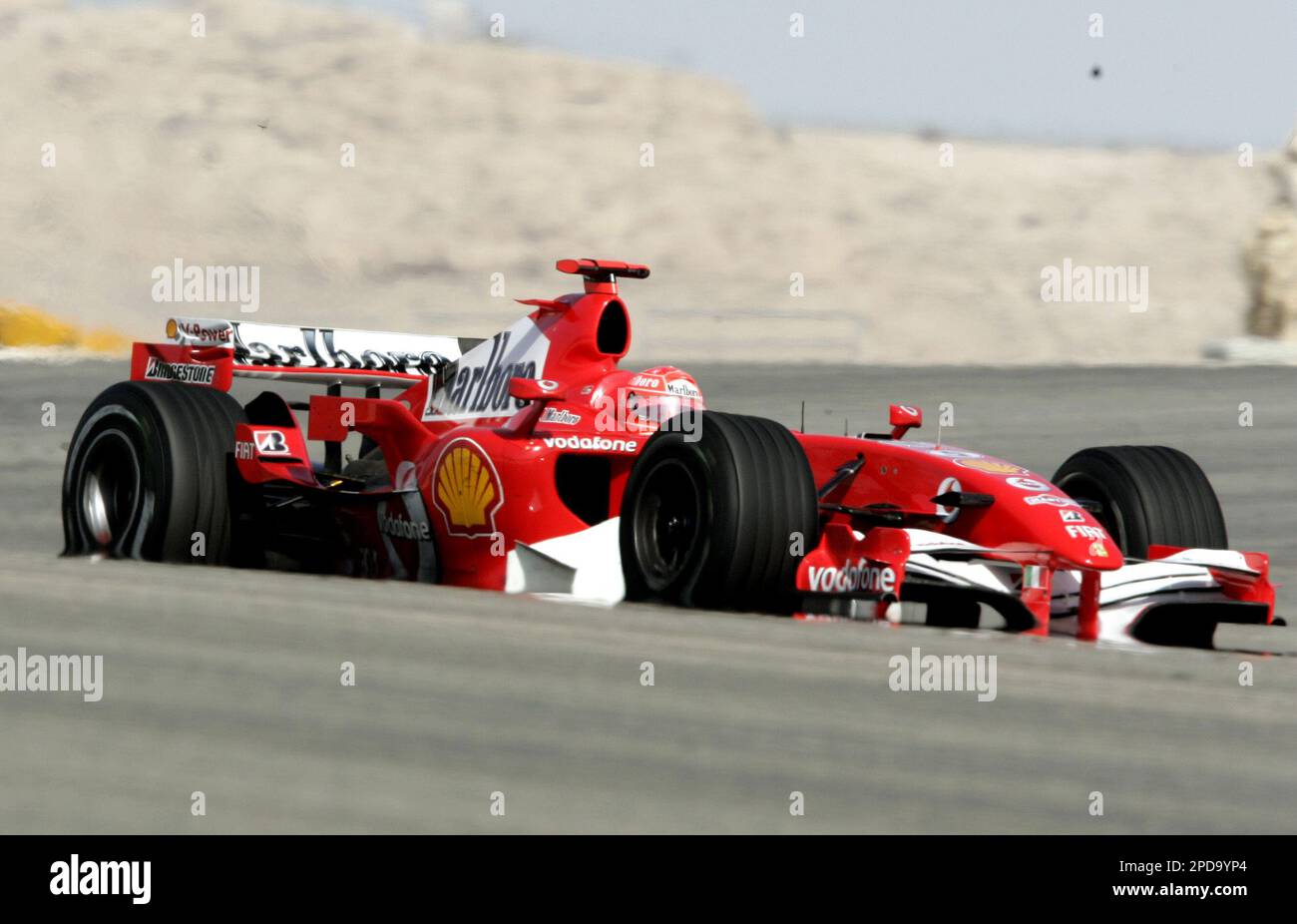 Michael Schumacher of Germany steers his Ferrari during the Bahrain Formula One Grand Prix, at the Bahrain International Circuit, Sunday, March 12, 2006. (AP Photo/Dusan Vranic) Banque D'Images