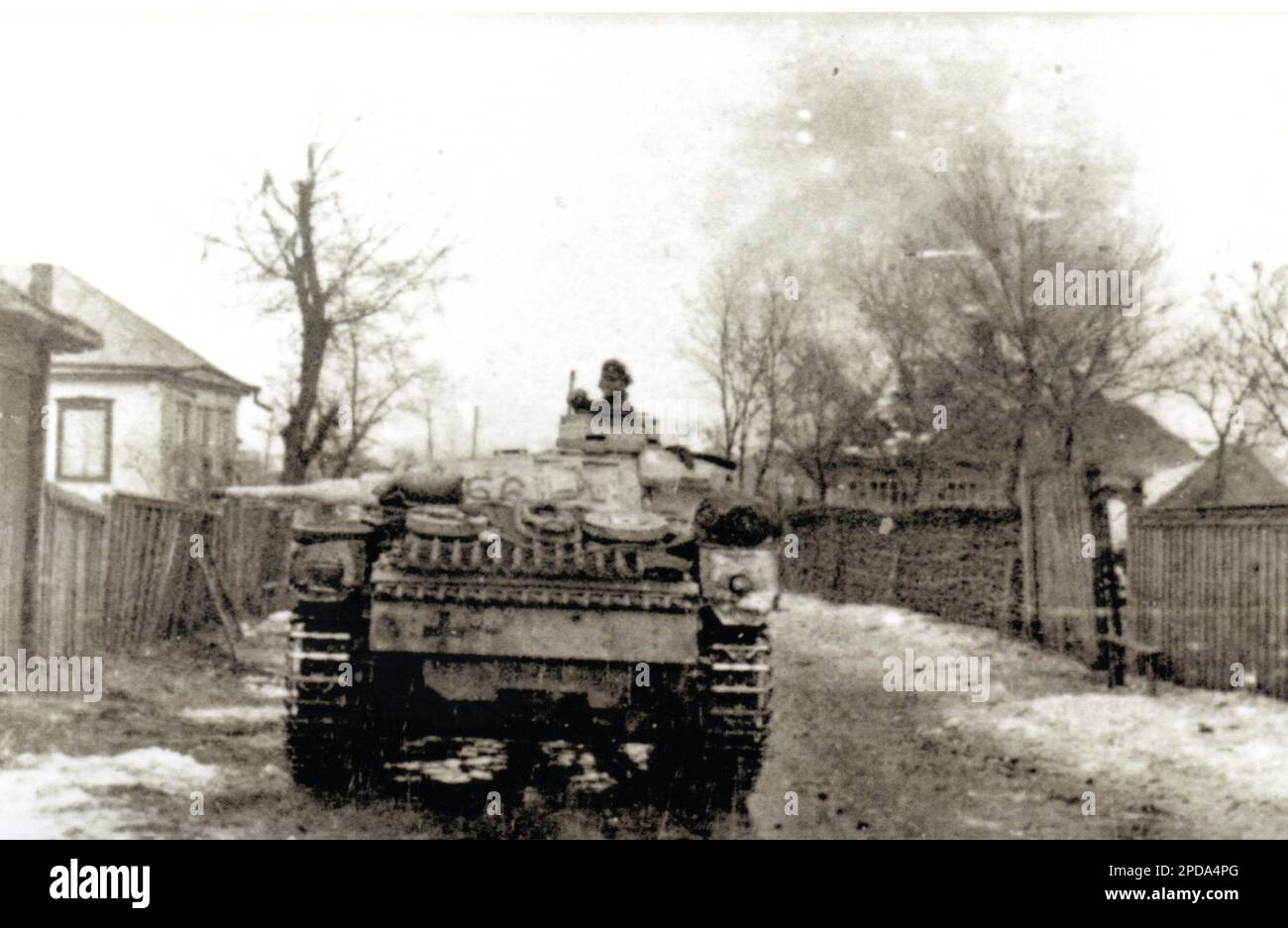 Photo B&W de la Seconde Guerre mondiale Tank Panzer allemand Mark lll dans Charkov 1943 Banque D'Images