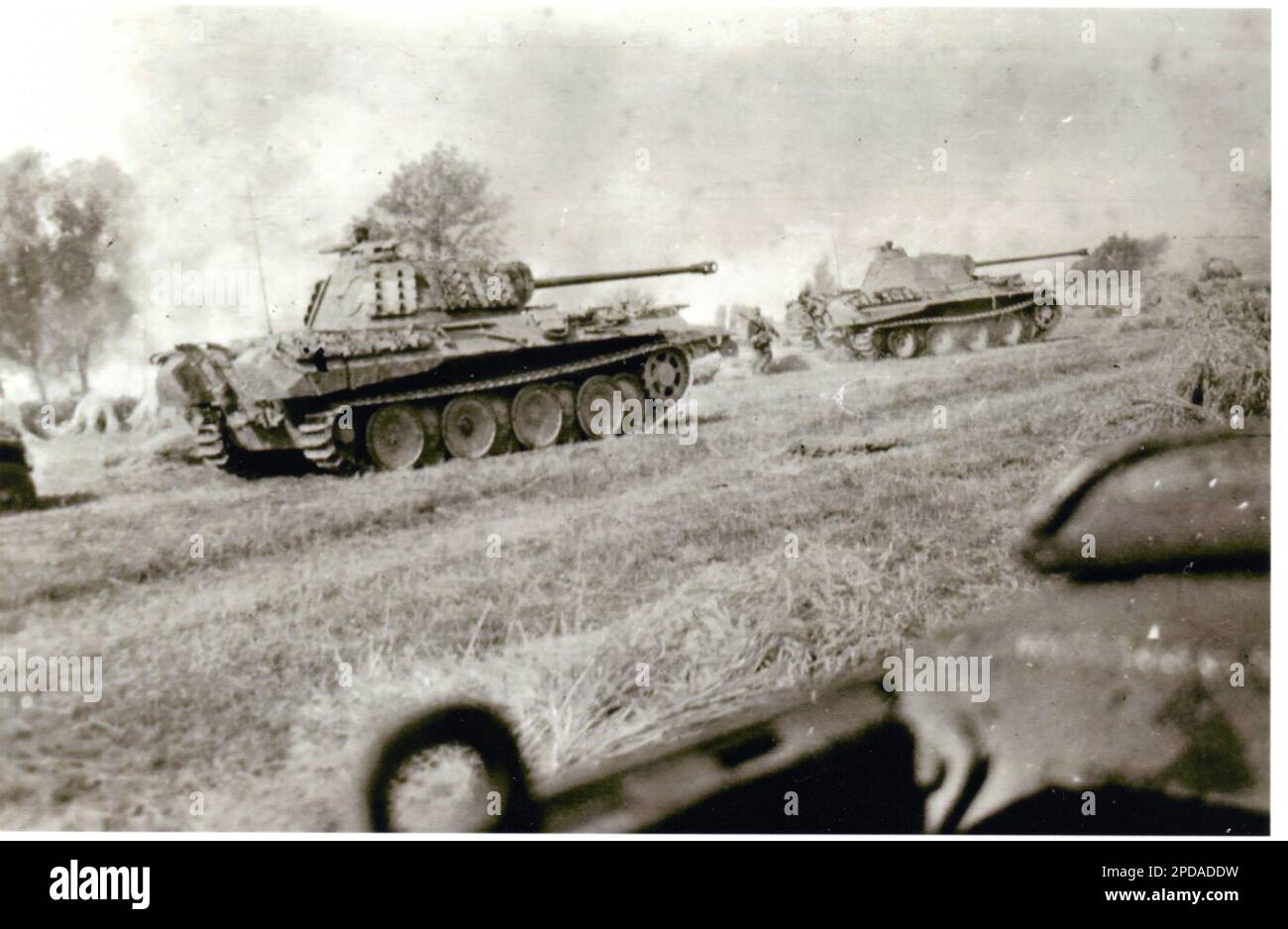 Photo de la deuxième Guerre mondiale B&W tanks allemands Panther sur l'offensive sur le Front russe 1944 Banque D'Images
