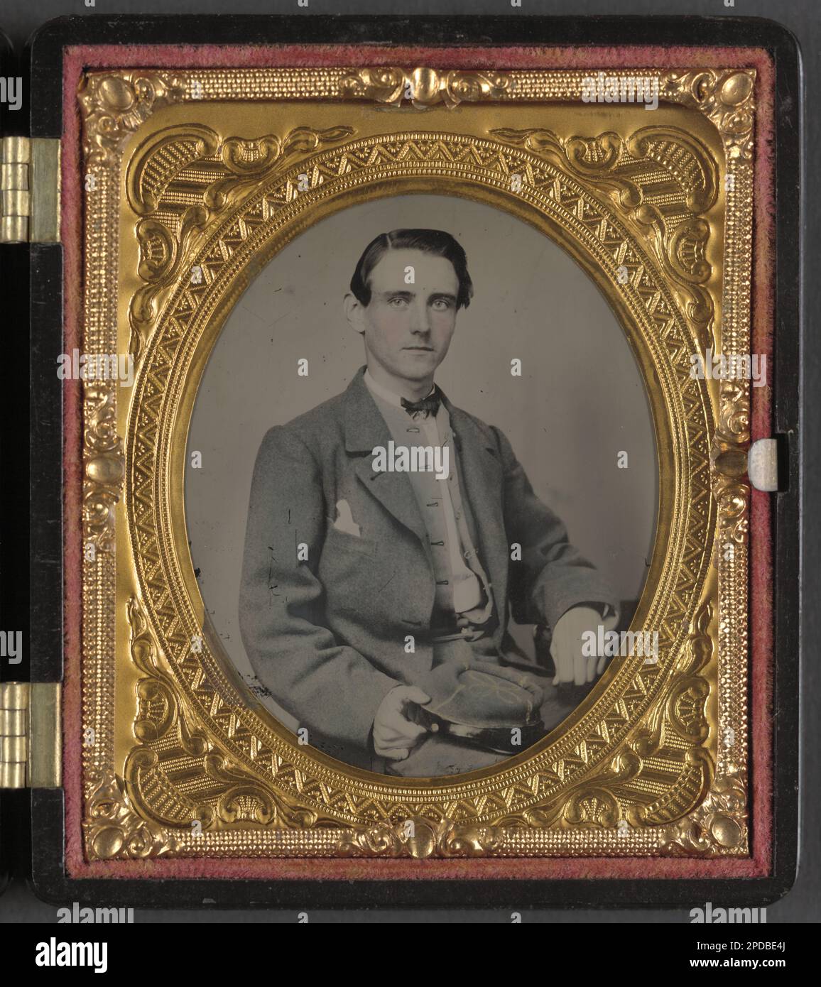 Soldat non identifié en uniforme confédéré. Liljenquist Family Collection of civil War Photographs , série de photos FAmbrotype/Tintype , pp/liljconfed. Etats confédérés d'Amérique, Armée, peuple, 1860-1870, soldats, Confederate, 1860-1870, uniformes militaires, Confederate, 1860-1870, États-Unis, Histoire, Guerre civile, 1861-1865, personnel militaire, Confédéré. Banque D'Images