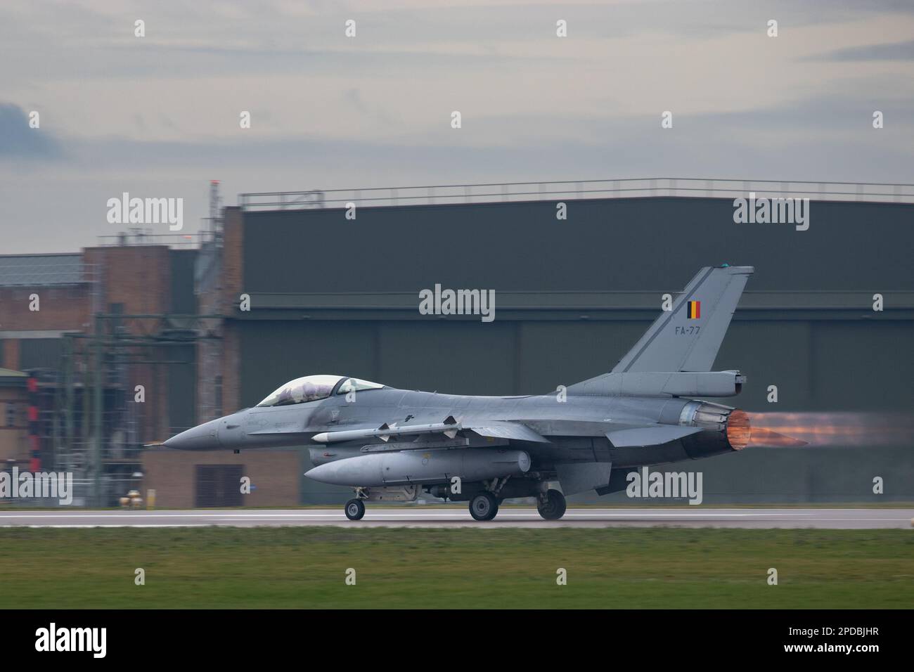 La Force aérienne belge F-16 prend son envol pour une sortie lors de l'exercice Cobra Warrior 2023 à la RAF Waddington. Banque D'Images