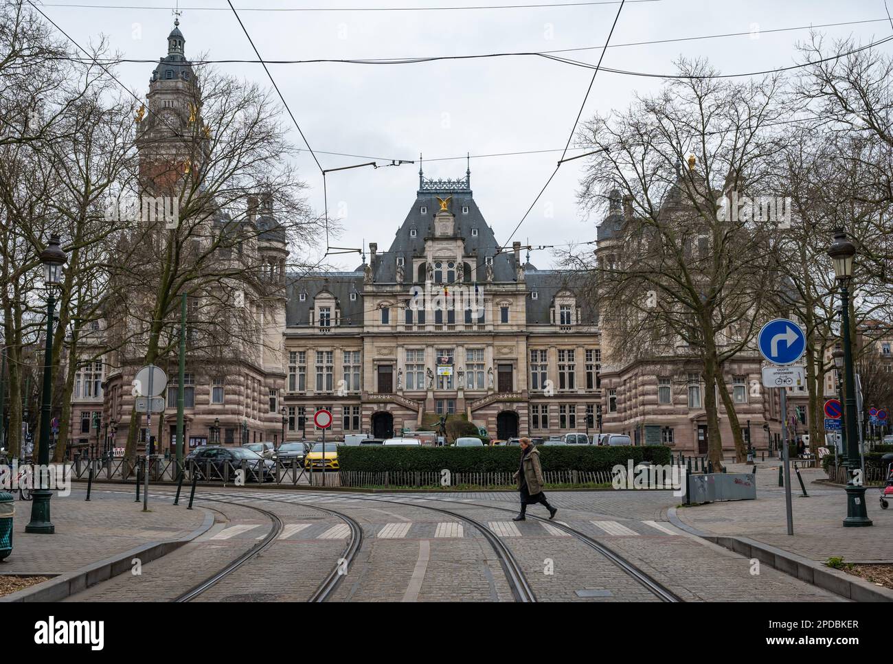 Saint Gilles, Bruxelles-capitale, Belgique, 4 mars 2023 - avenue centrale vers la mairie historique Banque D'Images