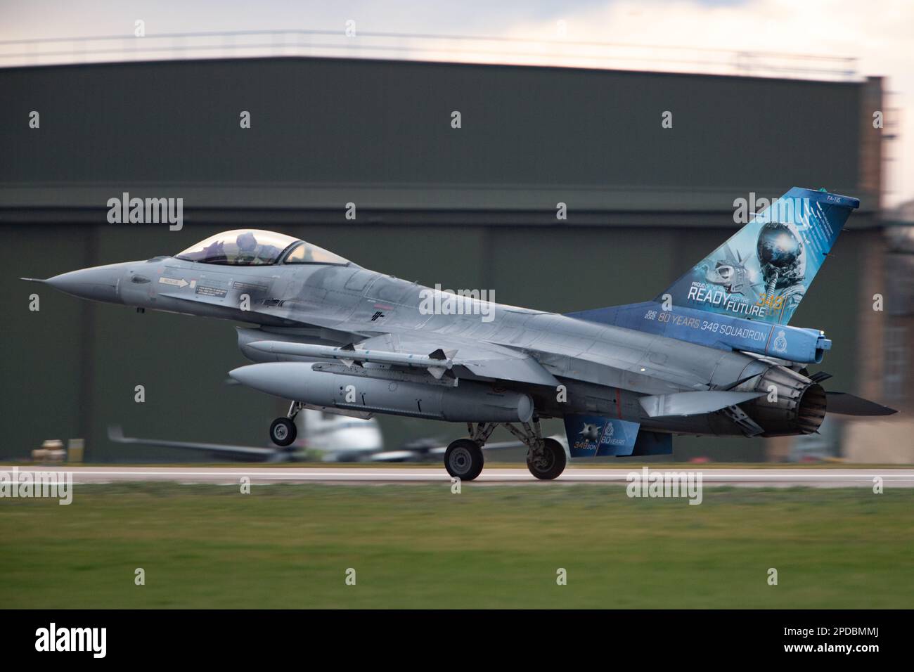 Atterrissage de la Force aérienne belge F-16 après une sortie lors de l'exercice Cobra Warrior 2023 à la RAF Waddington. Banque D'Images