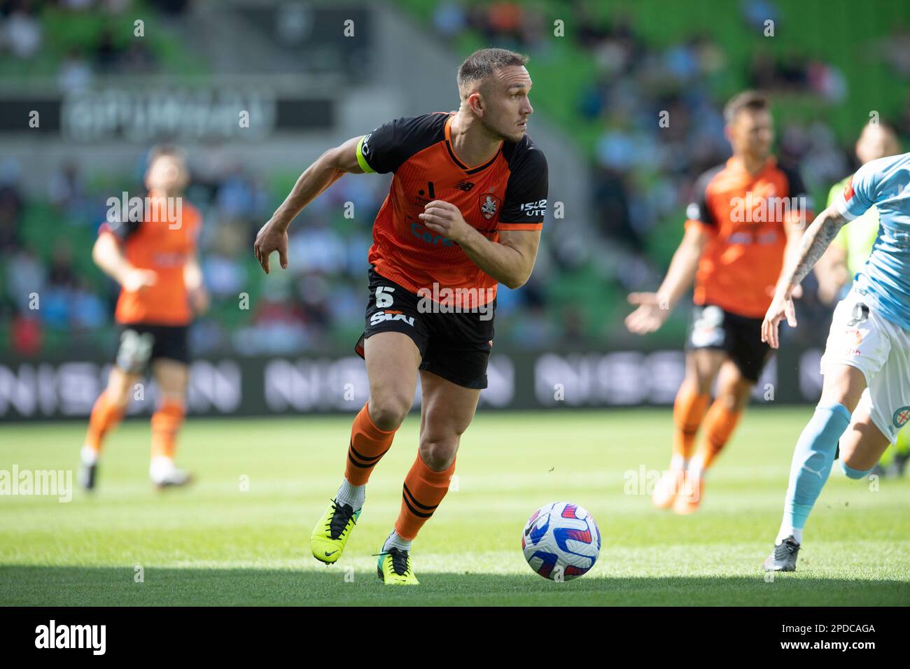 MELBOURNE, AUSTRALIE. 12 mars 2023. Melbourne City / Brisbane Roar. Thomas Aldred, de Roar, fait pression en avant lors de la réunion de Melbourne à l'AAMI P. Banque D'Images