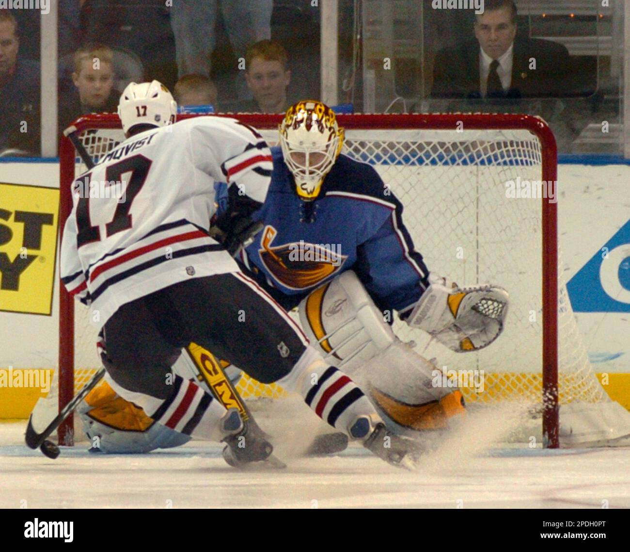 Chicago Blackhawks left wing Michael Holmqvist (17) of Sweden, scores the winning goal against Atlanta Thrashers goaltender Michael Garnett, right, during a sudden death shoot-out, Sunday, Dec. 11, 2005, at Philips Arena in Atlanta. The Blackhawks won, 5-4. (AP Photo/Gregory Smith) Banque D'Images