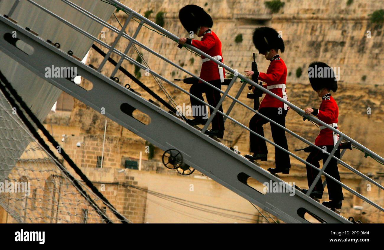 British Grenadier Guards board HMS Illustrious, in Valletta, after a reception took place there during Britain's Queen Elizabeth II state visit to Malta where she will attend the Commonwealth Heads of Government Meeting (CHOGM), Thursday Nov. 24, 2005. The Queen attends the four-day meeting on the island in her role as head of the Commonwealth. (AP Photo/Matt Dunham) Banque D'Images