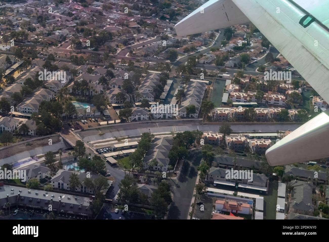 Vue sur le quartier résidentiel de Las Vegas, Nevada USA vu depuis le vol de l'avion se préparant à l'atterrissage. Banque D'Images