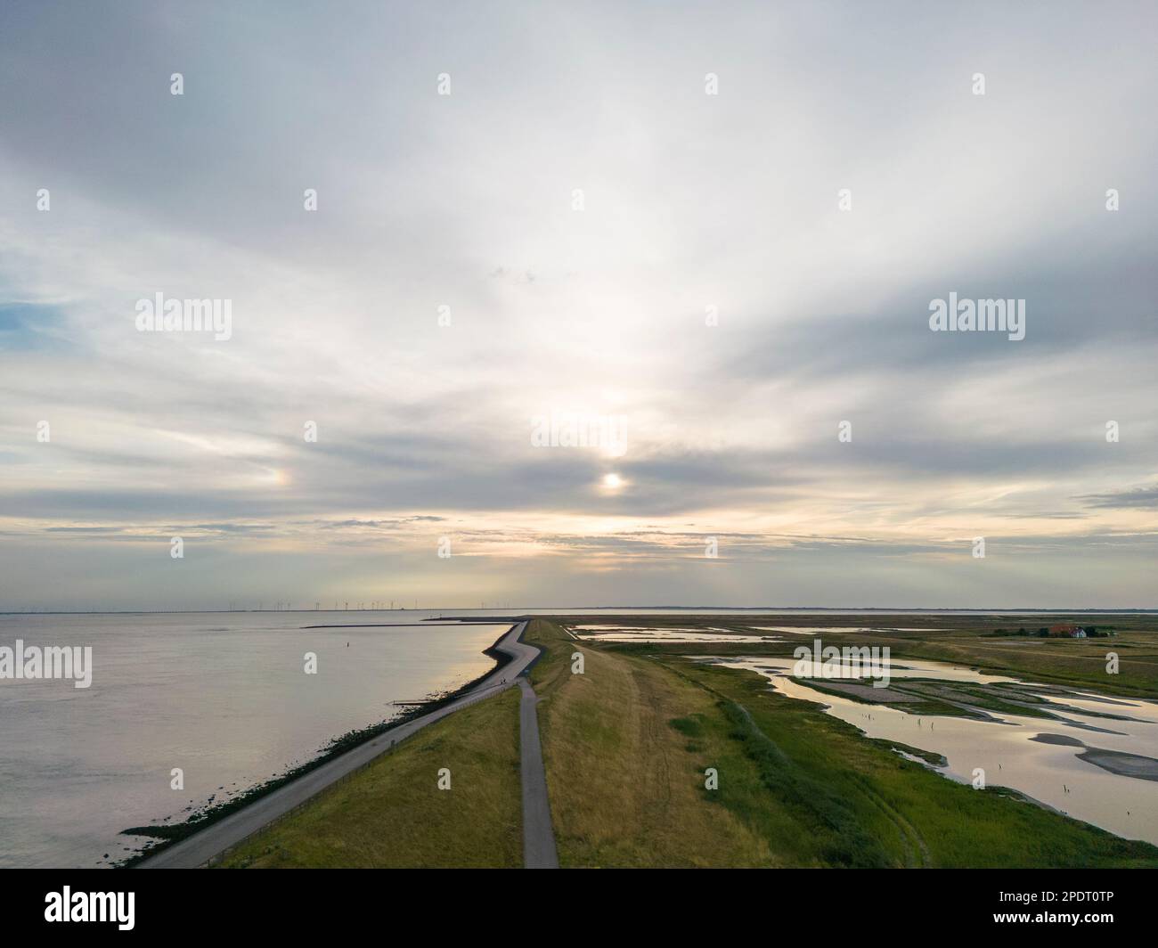 Vue aérienne avec barrage d'inondation au pont de Zeelan avec paysage du parc national Oosterschelde, Zierikzee, Zélande, pays-Bas, Europe Banque D'Images