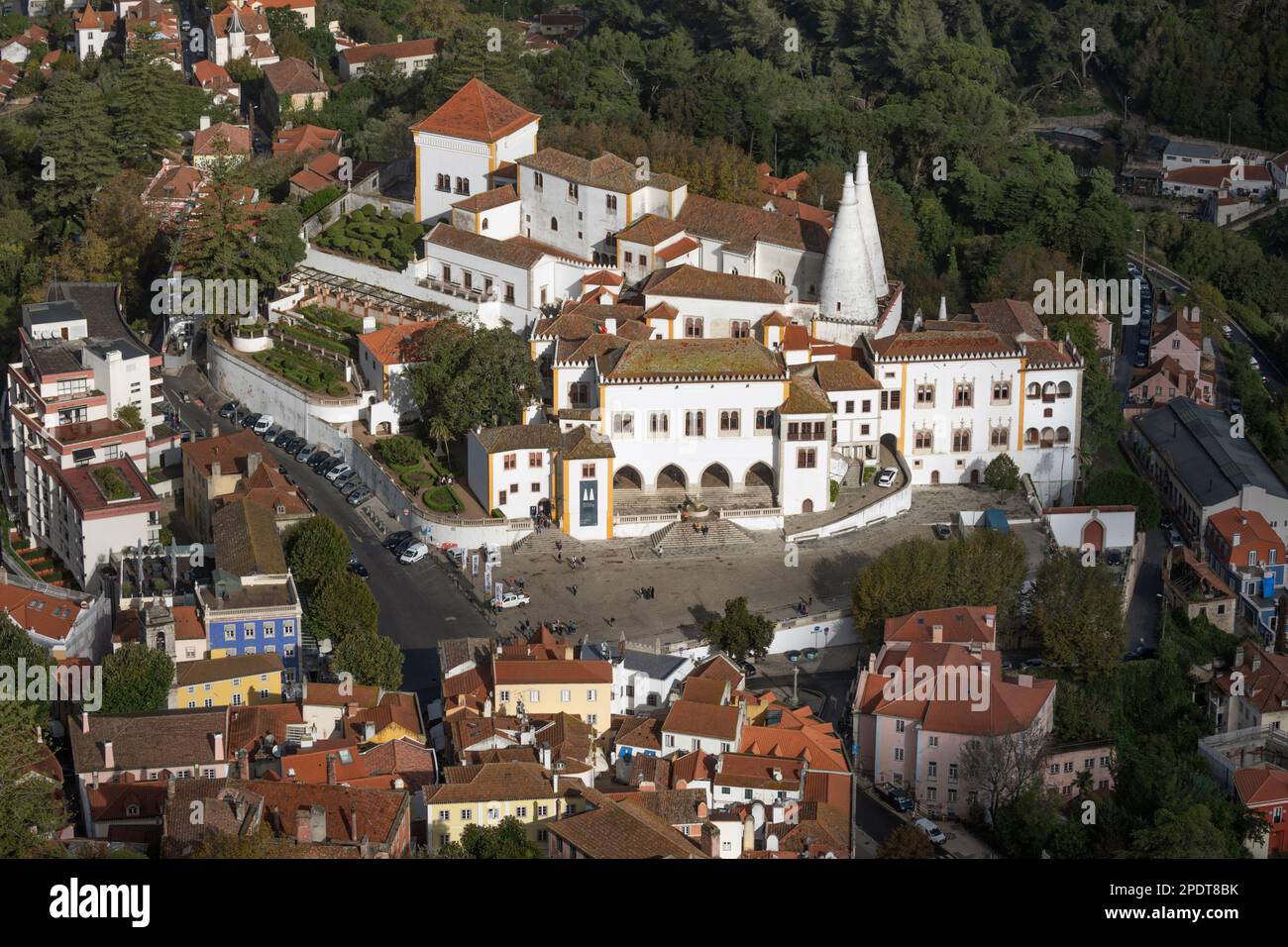 Palais national de Sintra (Palacio Nacional) et vieille ville de Sintra, vue du château mauresque, Sintra, région de Lisbonne, Portugal, Europe Banque D'Images