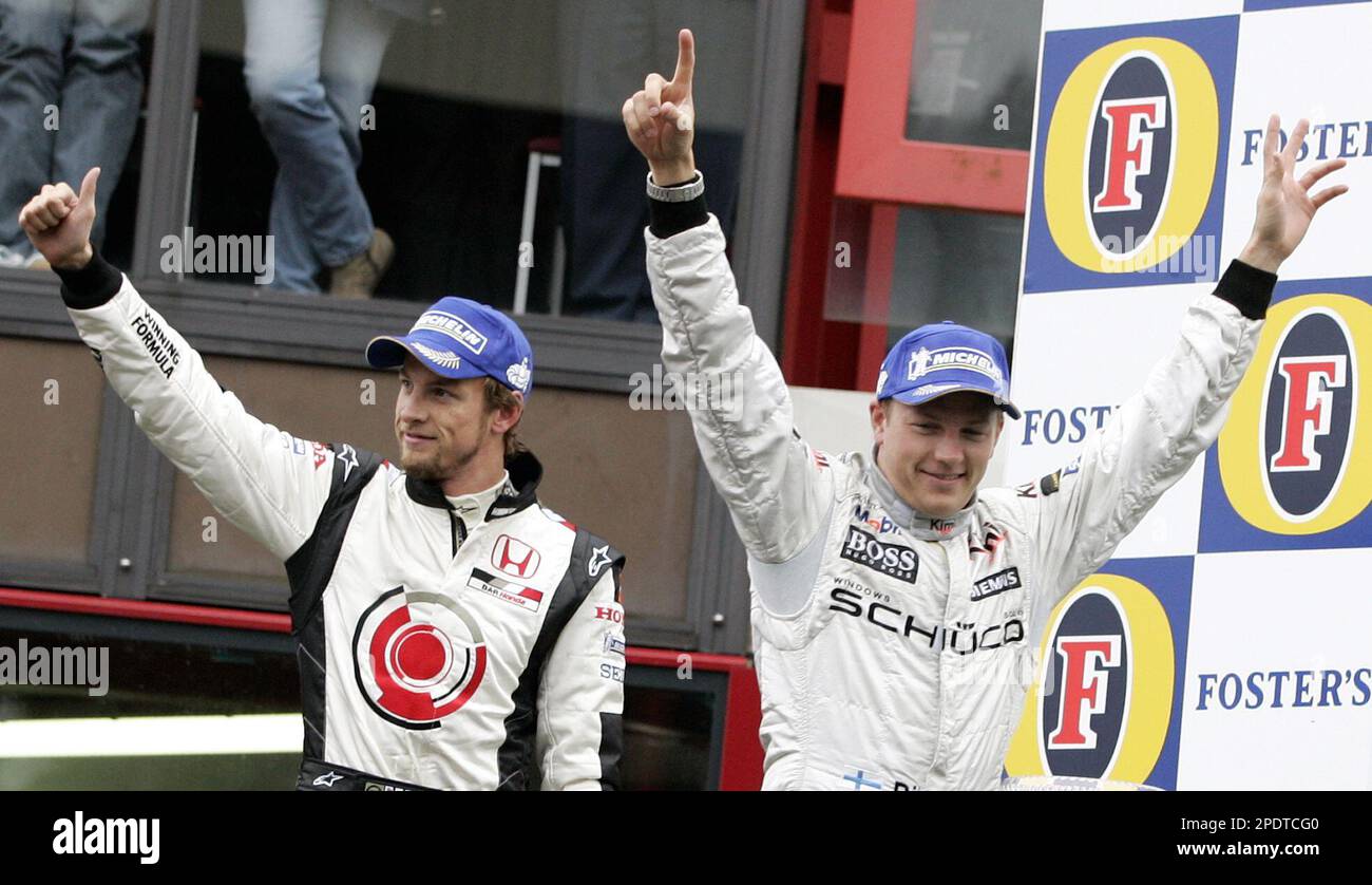 Third place winner Britain's Jenson Button, left, of the Bar Honda team gives the thumbs up while Finland's Kimi Raikkonen of the McLaren Mercedes team jubilates as they step onto the podium after the Belgian Formula One Grand Prix, Sunday Sept. 11, 2005. Spain's Fernando Alonso, not shown, of the Renault team finished second. (AP Photo/Bas Czerwinski) Banque D'Images