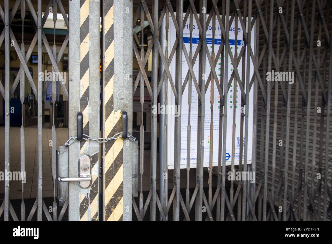 Londres, Royaume-Uni - 15 mars 2023 : les gares ferroviaire et de métro sont fermées ou offrent un service limité en raison d'une grève de l'ASLEF et de la RMT. Credit: Sinai Noor/Alay Live News Banque D'Images