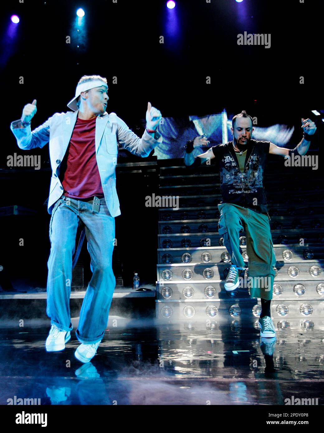 Brian Littrell and Kevin Richardson of the Backstreet Boys perform at the Tweeter Center in Mansfield, Mass., Sunday, August 14, 2005 as part of their Never Gone Tour. (AP Photo/Robert E. Klein) Banque D'Images