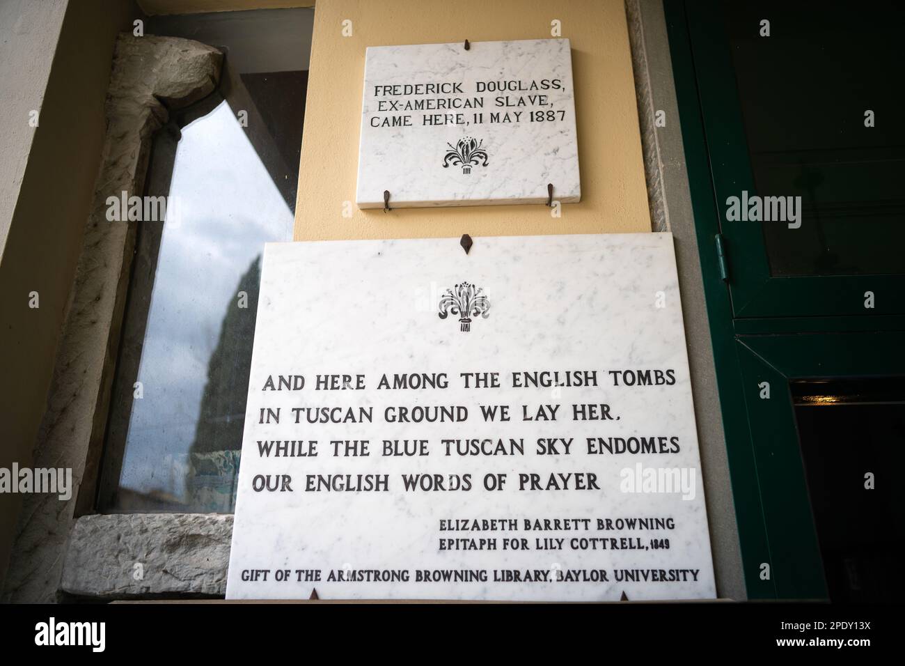 Le cimetière anglais ou protestant de Florence, Italie. Parmi les tombeaux, il y a celui du poète Elizabeth Barrett Browning et de Fanny Holman-Hunt Banque D'Images