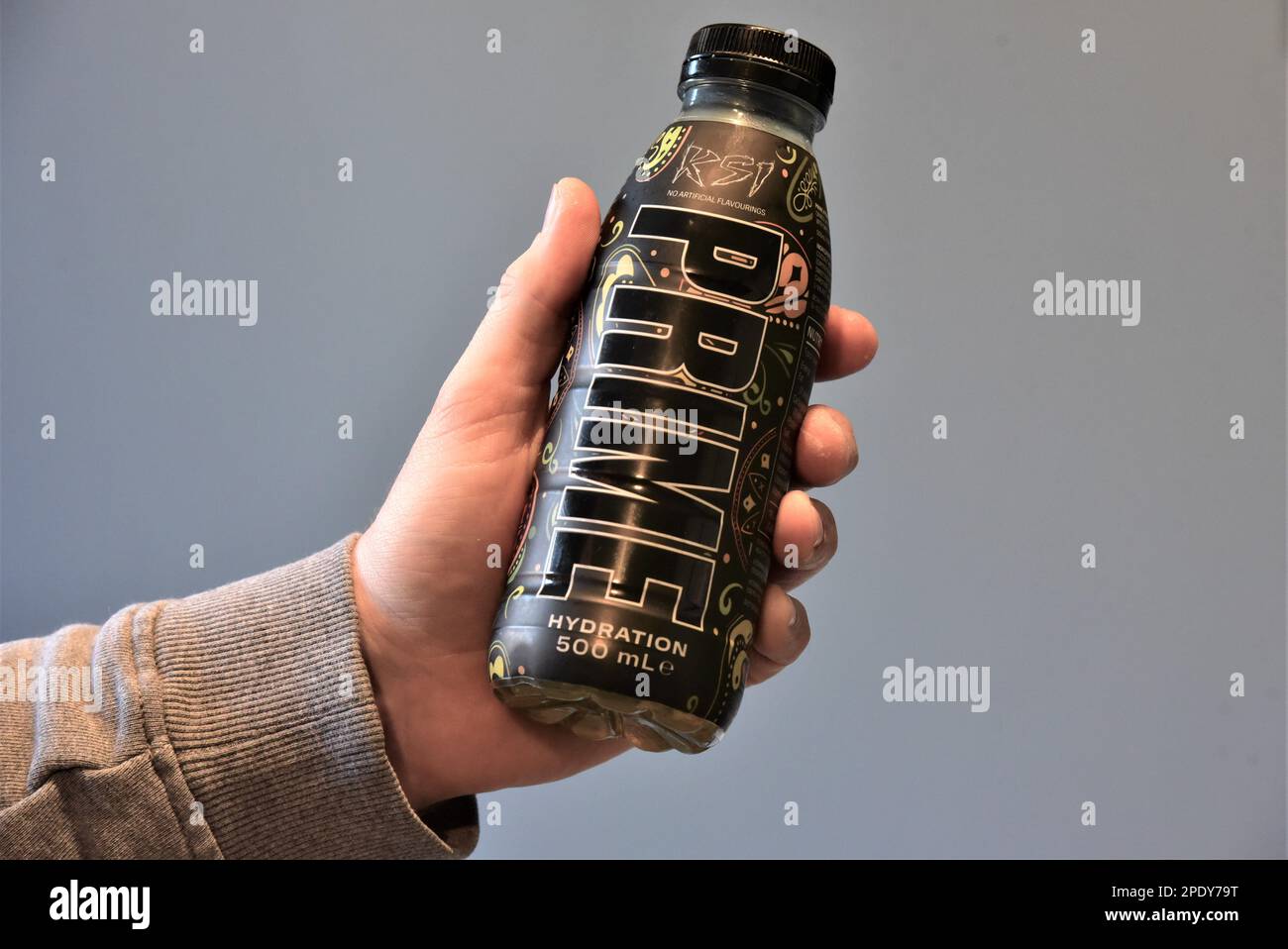 BOISSON D'hydratation DE QUALITÉ, les neuf saveurs sont illustrées, dont l'édition limitée KSI. Les boissons sont faites par YouTubers Logan Paul et KSI Banque D'Images