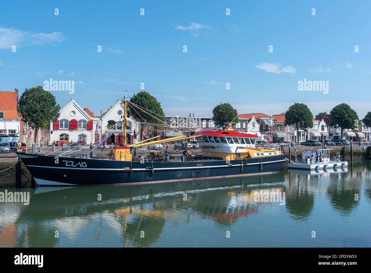 Chalutiers au quai de Nieuwe Haven, Zierikzee, Zélande, pays-Bas, Europe Banque D'Images