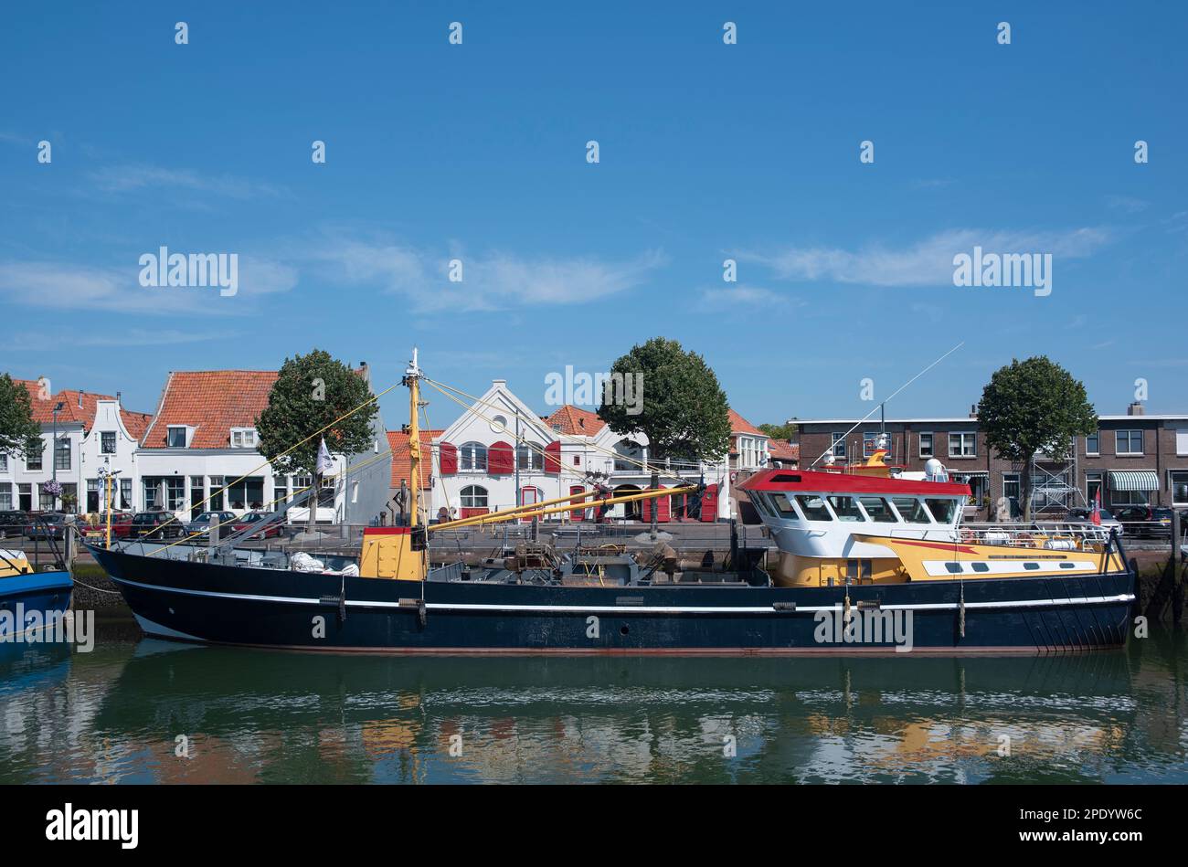 Chalutiers au quai de Nieuwe Haven, Zierikzee, Zélande, pays-Bas, Europe Banque D'Images