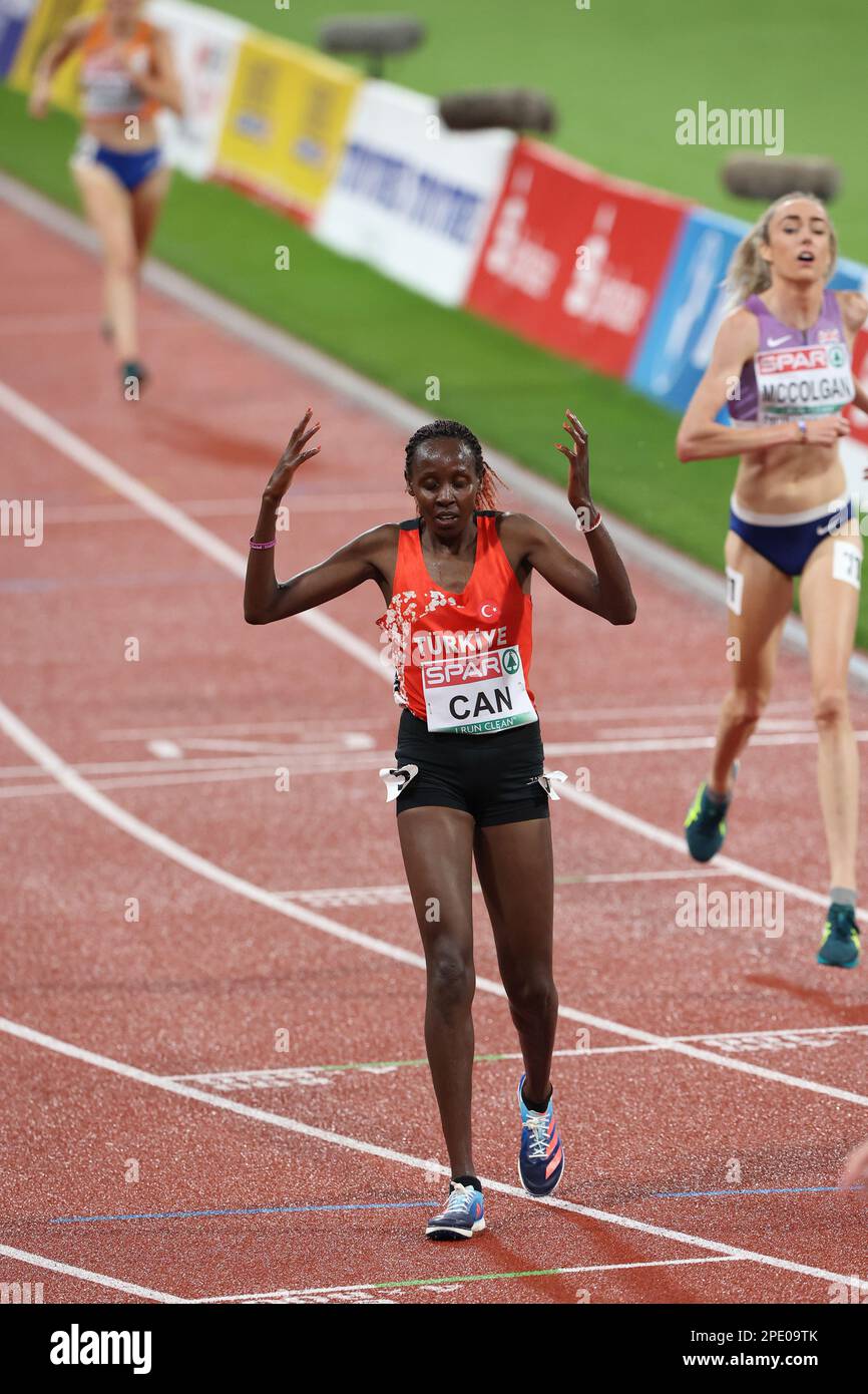 Yasemin PEUT célébrer la fin de 2nd en 5000m au Championnat européen d'athlétisme 2022 Banque D'Images