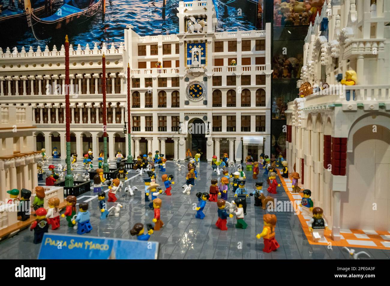 Venise, Italie, 15th mars 2023 Dévoilement de la plus grande création LEGO par un individu privé, composé de plus de 170 000 pièces et plus de 200 figurines. La reconstruction de la place Saint-Marc par Maurizio Lampis pour la créature du Musée di Gomma de Fabrizio Fontanella a pris plus de huit mois et beaucoup d'étude à compléter. Marco Secchi / Alamy Live News Banque D'Images