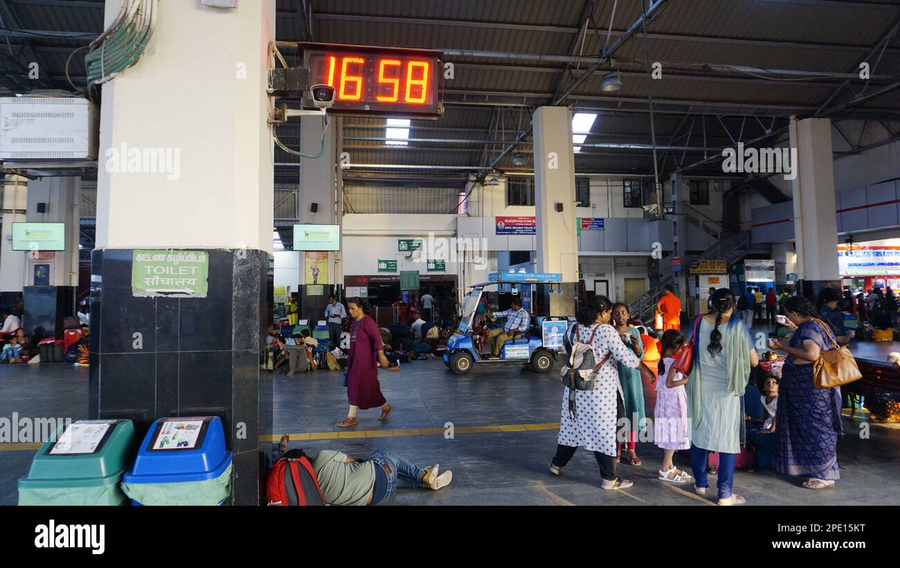 Chennai,Tamilnadu,Inde-29 décembre 2022:voiture électrique parrainée par la banque Canara partie de la RSE ou responsabilité sociale de l'entreprise pour le transport de passagers Banque D'Images