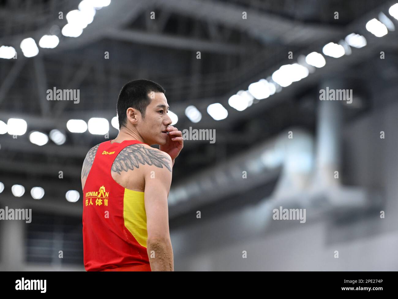 Tianjin. 15th mars 2023. Gao Xinglong réagit lors de la longue finale de saut masculin des Championnats nationaux d'athlétisme en intérieur chinois 2023 au Tuanbo Sports Center, dans le nord de la Chine, à Tianjin, au 15 mars 2023. Credit: Chanson Yanhua/Xinhua/Alamy Live News Banque D'Images