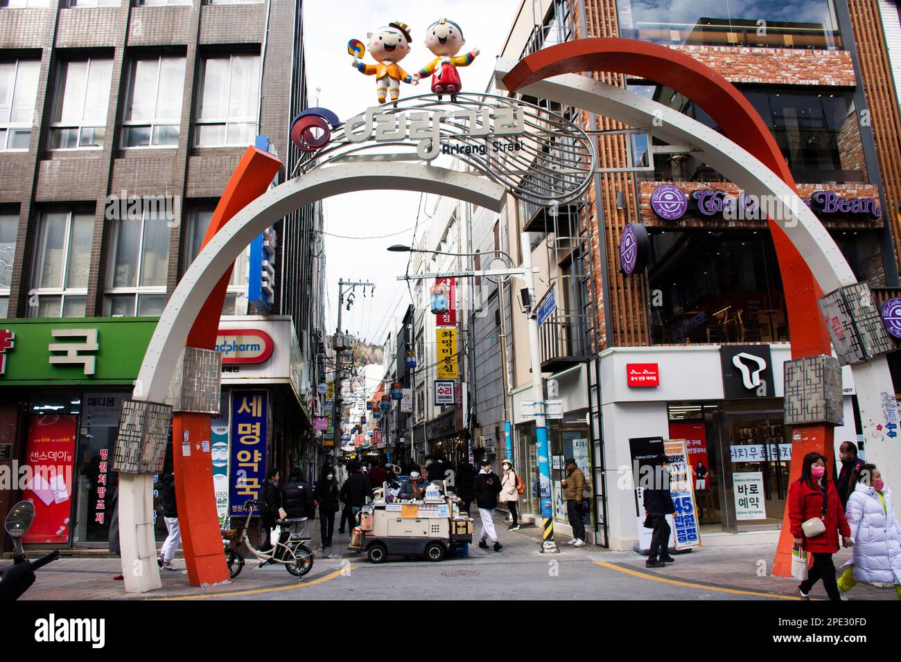 Paysage urbain du centre commercial Nampo dong ou de la rue de mode culturelle de Gwangbok dong pour les coréens et les voyageurs étrangers se rendent au Nam Banque D'Images