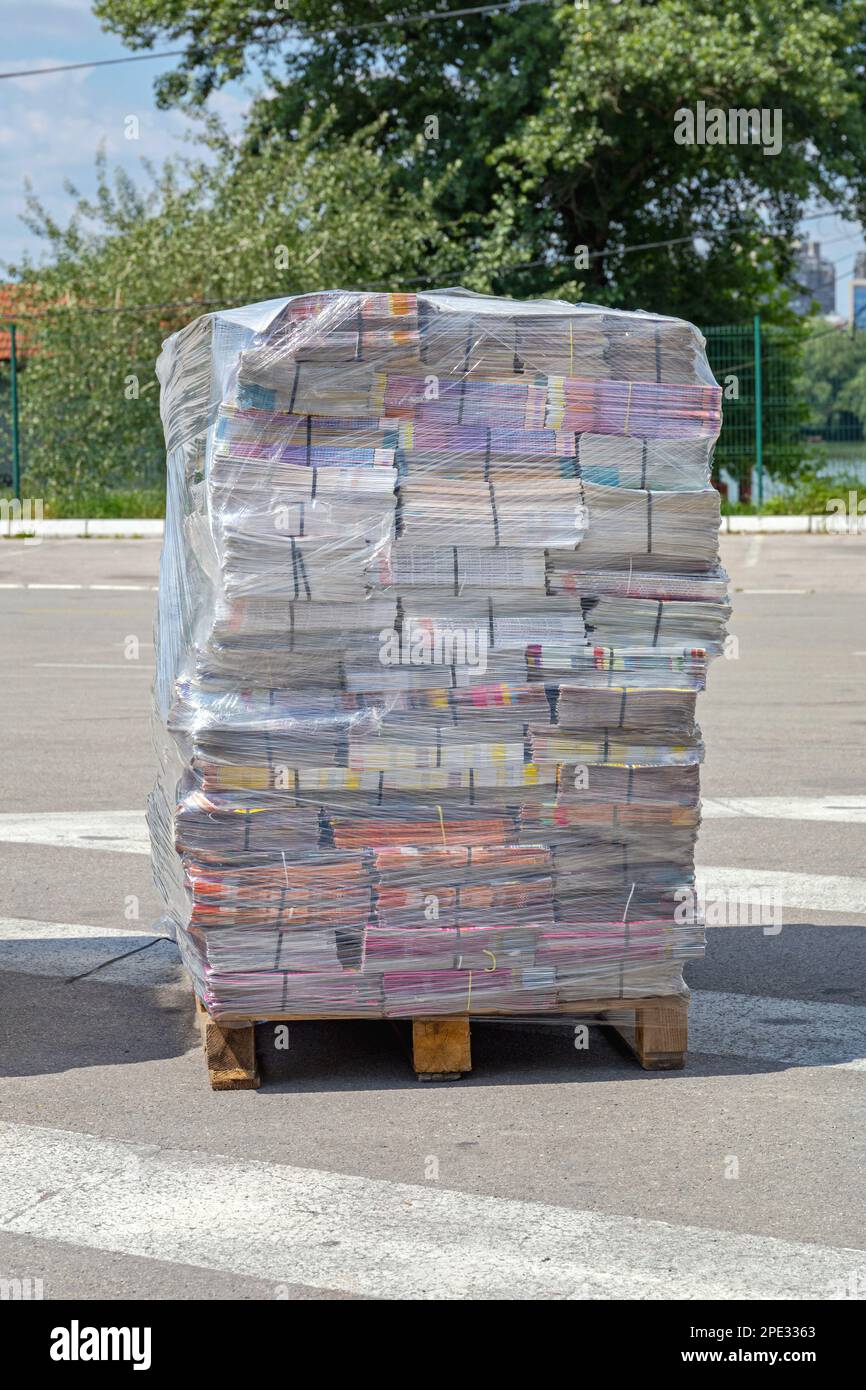Presse écrite journaux et magazines emballés à l'expédition de palettes Banque D'Images