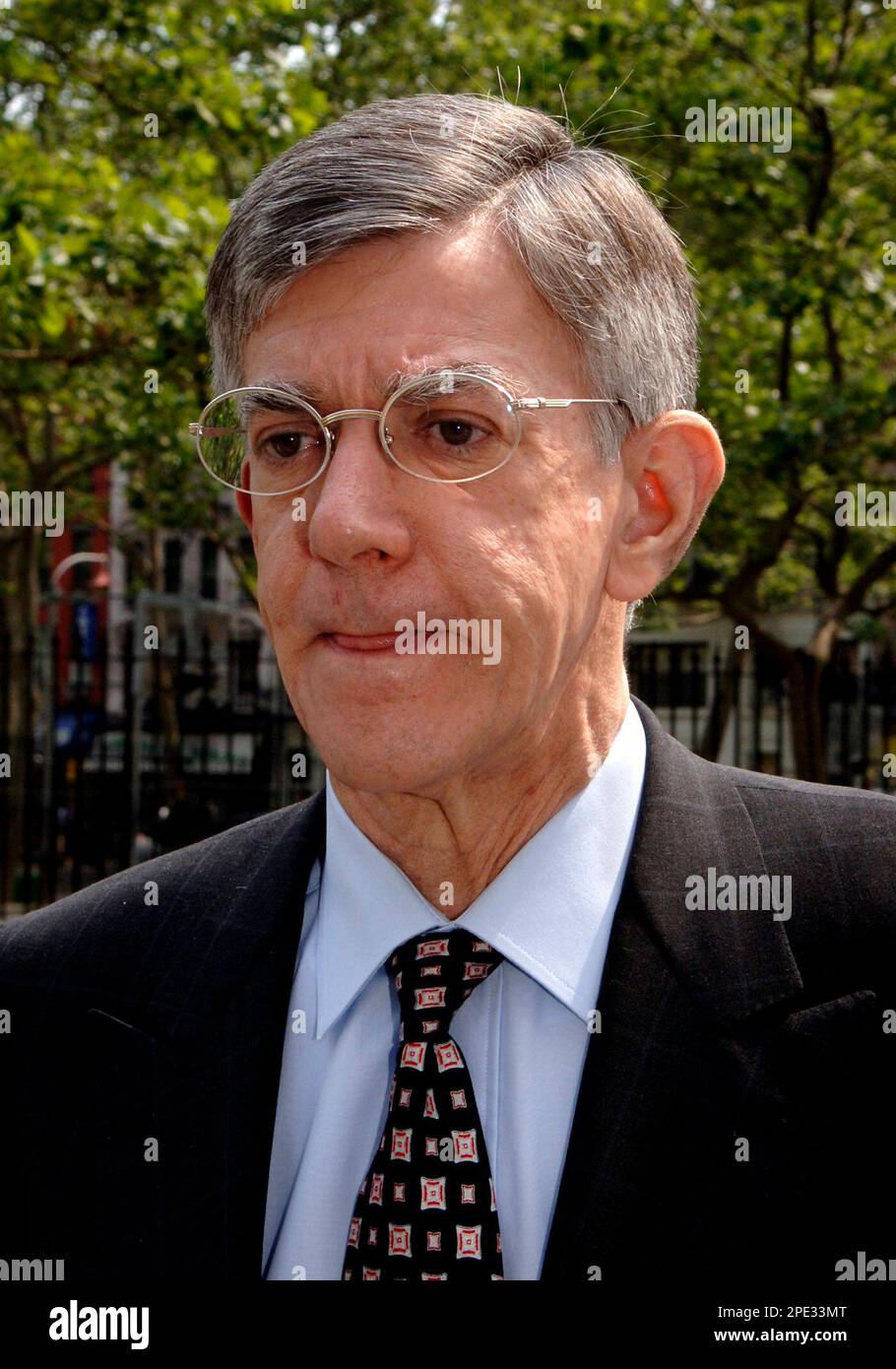 Alberto Vilar enters Manhattan federal court Wednesday, June 22, 2005, in New York. The wealthy philanthropist who heads Amerindo Investment Advisors Inc., has been charged with investment advisor fraud, securities fraud, mail fraud, wire fraud and four counts of money laundering. (AP Photo/ Louis Lanzano) . Banque D'Images