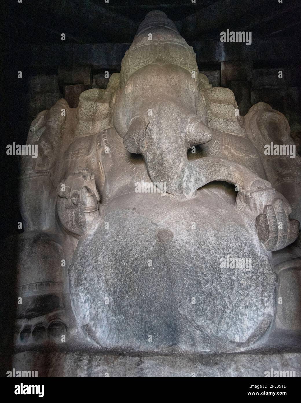 Le temple de Kadalekalu Ganesha à Hampi a une immense statue de Lord Ganesha, sculptée dans un seul bloc de roche. Hampi, la capitale de l'empi de Vijayanagar Banque D'Images