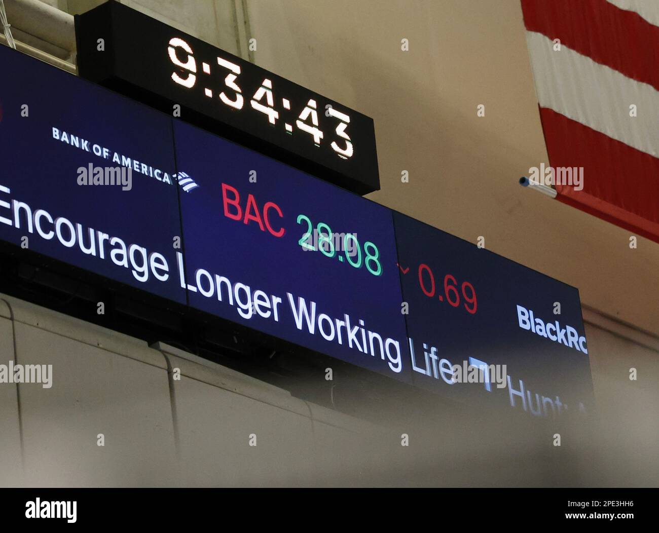 New York, États-Unis. 15th mars 2023. Les actions de Bank of America sont en baisse après la cloche d'ouverture de la Bourse de New York à Wall Street à New York mercredi, 15 mars 2023. Le Dow Jones Industrial Average a commencé la journée à baisser de plus de 600 points sur la pression continue après que les banques régionales comme la Silicon Valley Bank et Signature Bank s'effondrent. Photo de John Angelillo/UPI crédit: UPI/Alay Live News Banque D'Images