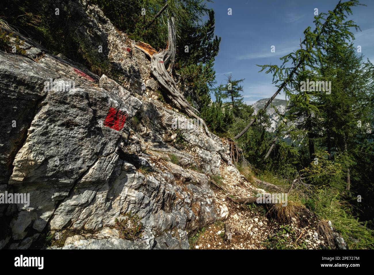 Belle vue sur le paysage de montagne depuis le sentier via ferrata dans les Dolomites italiens, Dolomites, Italie, Europe Banque D'Images
