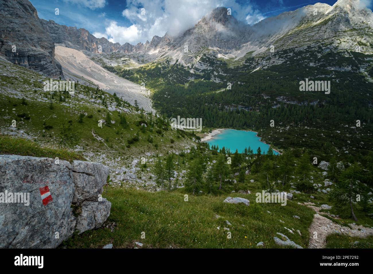 Magnifique lac Turquoise Lago di Sorapis avec Dolomites, Italie, Dolomites, Italie, Europe Banque D'Images