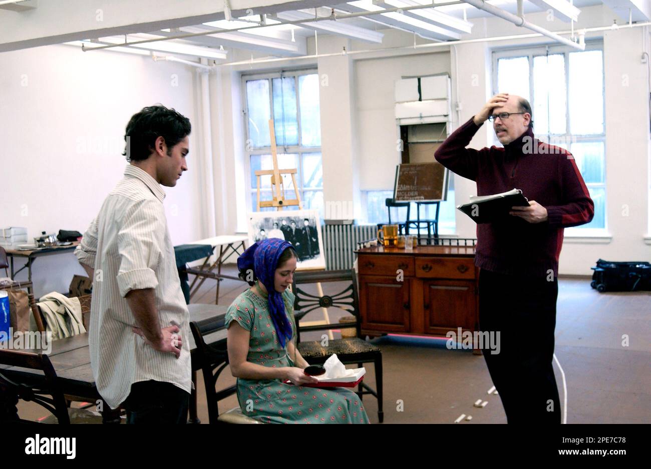 Actors Omar Metwally, left, and Lena Georgas, center, work with director and acting coach Larry Moss while rehearsing for the play "Beast On The Moon" at the Roundabout Theatre rehearsal space in New York, April 5, 2005. Moss is a top acting coach who has worked with Academy Award winners Hilary Swank and Helen Hunt, nominee Leonardo DiCaprio and many others. (AP Photo/Jim Cooper) Banque D'Images