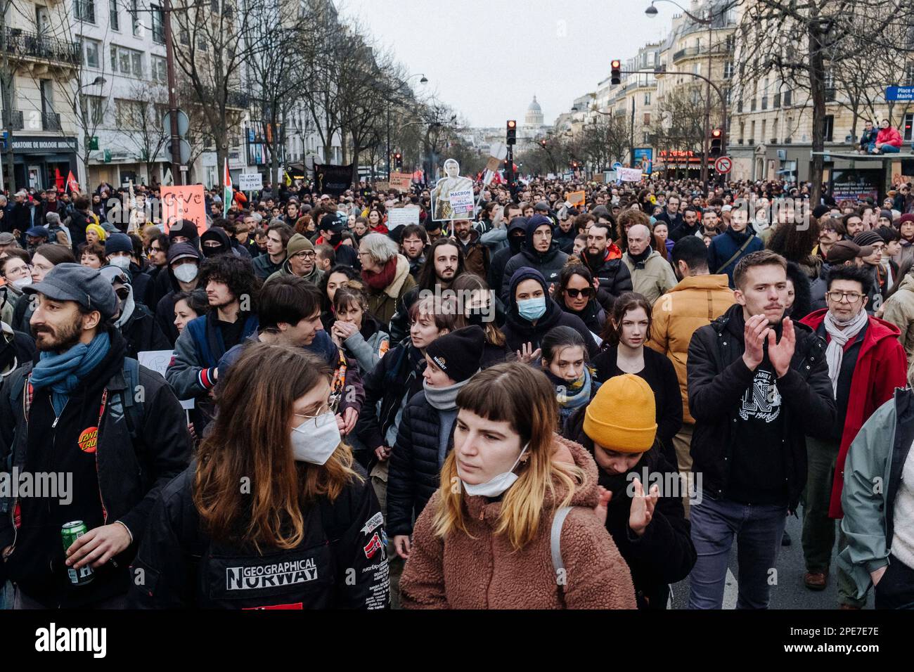 Paris, France. 15th mars 2023. Jan Schmidt-Whitley/le Pictorium - manifestation contre la réforme des retraites à Paris - 15/3/2023 - France/Paris/Paris - des dizaines de milliers de personnes se sont rassemblées à Paris à l'appel de l'inter-Union pour montrer leur opposition à la réforme menée par le gouvernement d'Elisabeth borne. Des affrontements occasionnels ont éclaté tout au long de la journée. Credit: LE PICTORIUM / Alamy Live News Banque D'Images