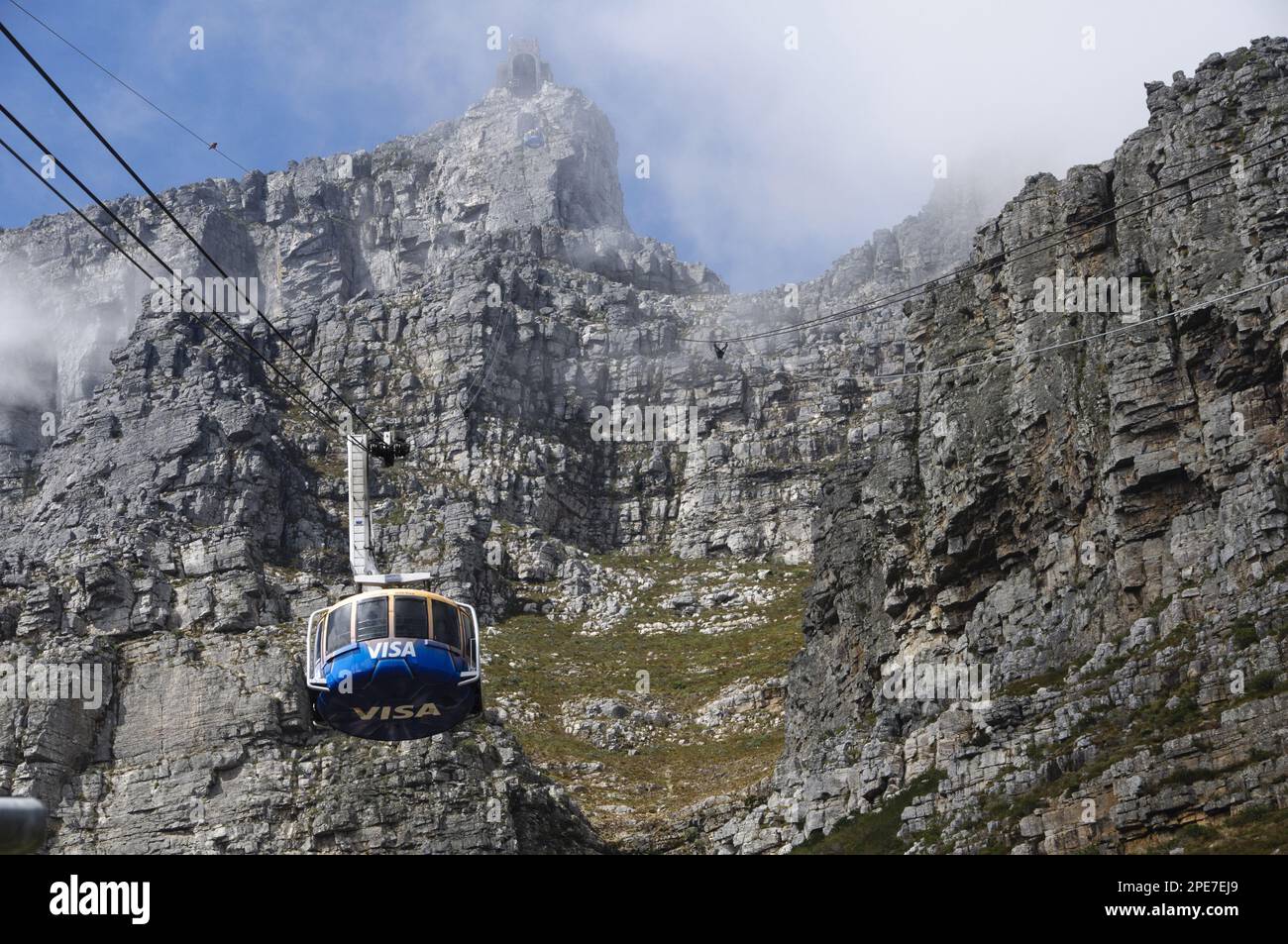 Téléphérique et falaises de montagne, Table Mountain, Cape Town, Western Cape, Afrique du Sud Banque D'Images