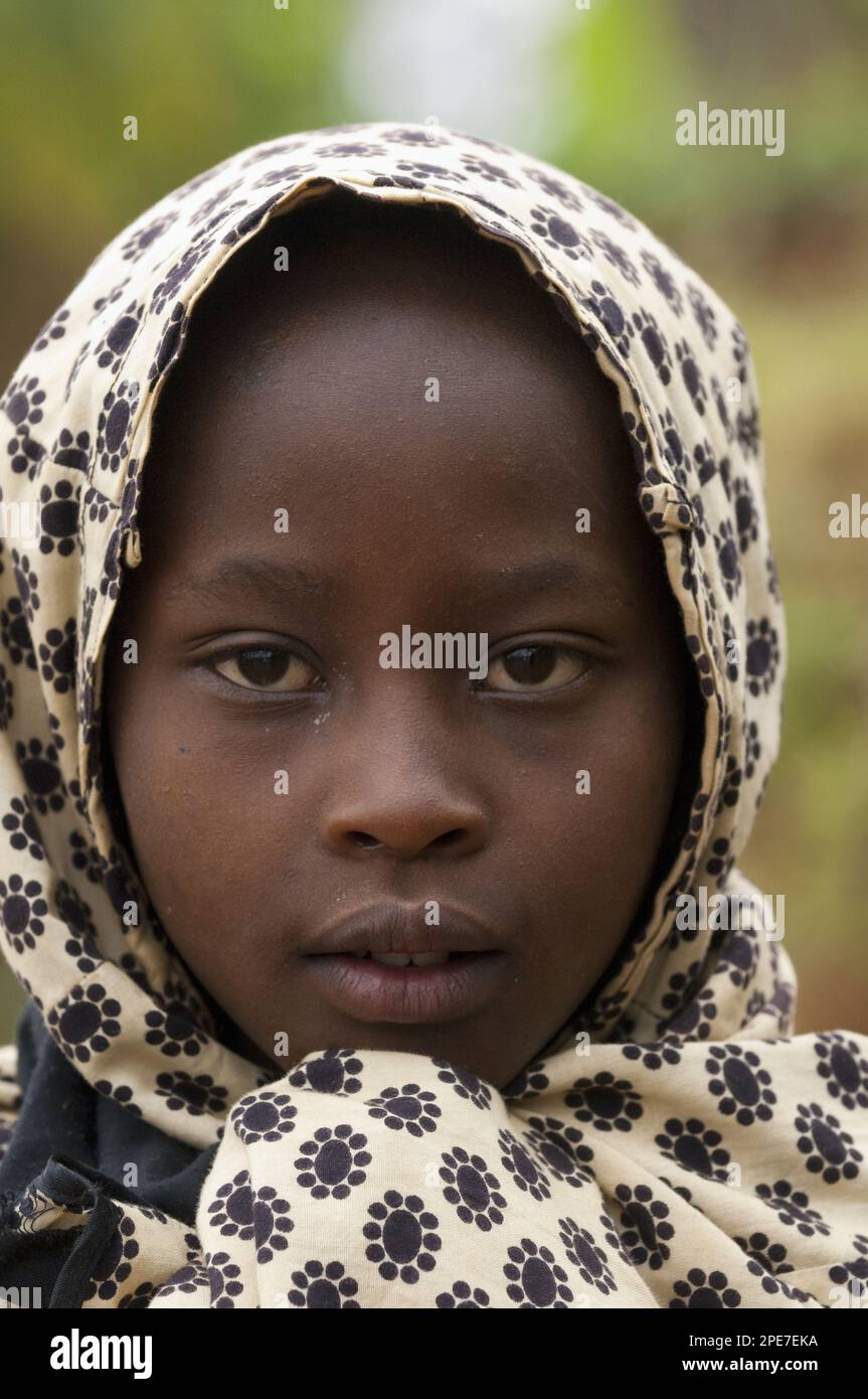 Fille avec foulard, gros plan de la tête, Rwanda Photo Stock - Alamy