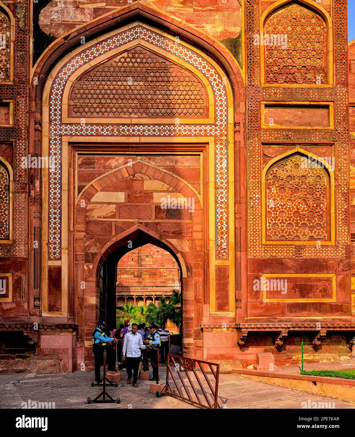 La porte du Sud, plus connue sous le nom de porte Amar Singh dans le fort Rouge, Agra, Uttar Pradesh, Inde Banque D'Images