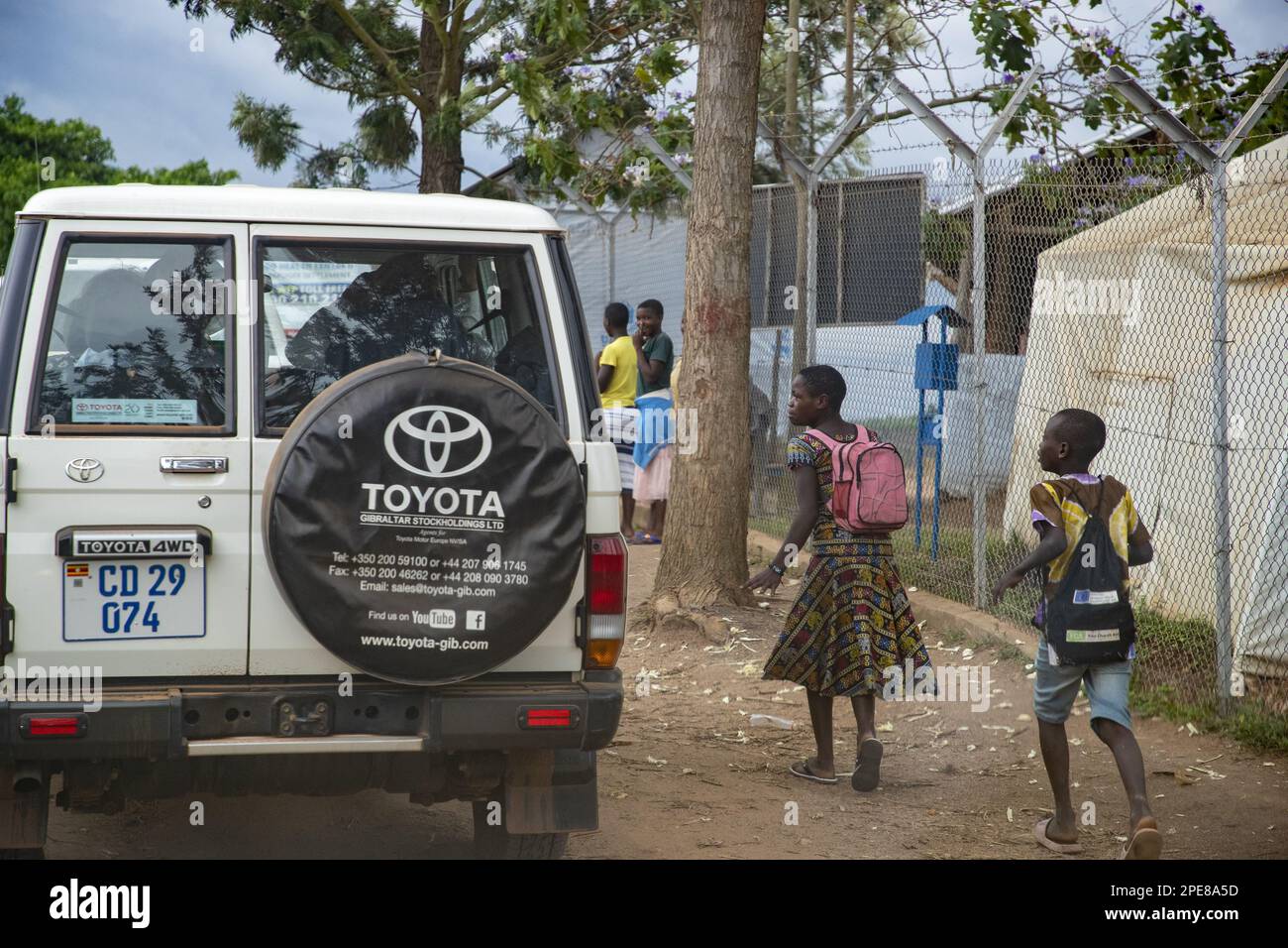 Illustration photo prise lors d'une visite au camp de réfugiés de Kyaka II, lors d'une mission diplomatique en Ouganda, le mercredi 15 mars 2023. La ministre de la coopération au développement, M. Gennez, effectuera une visite de travail en Ouganda du 13 au 18 mars. BELGA PHOTO NICOLAS MATERLINCK Banque D'Images