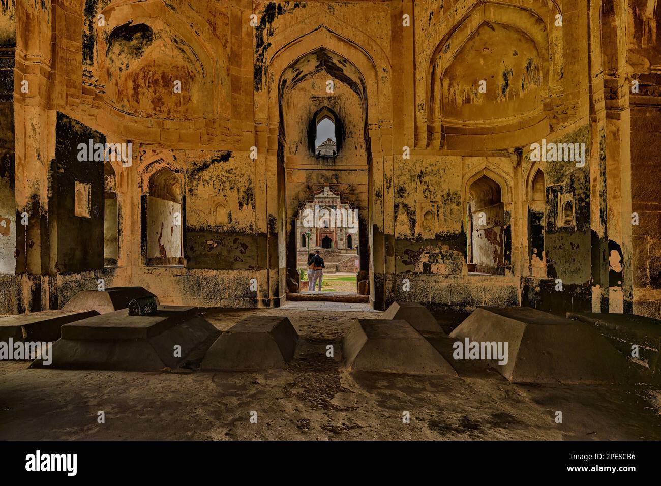 Le Shish Gumbad dans les jardins de Lodi à Delhi, abrite cinq tombes d'une famille inconnue Banque D'Images