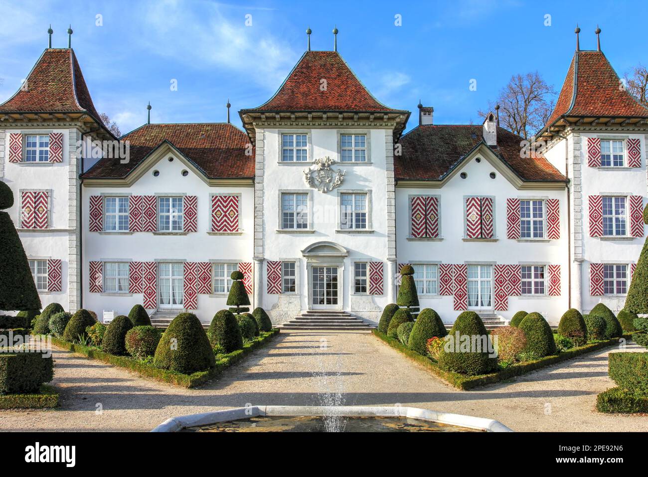 Avec une histoire remontant à 1686 et construit dans le style baroque et actuellement un musée, Schloss Waldegg (château de Waldegg) surplombe le pays Banque D'Images