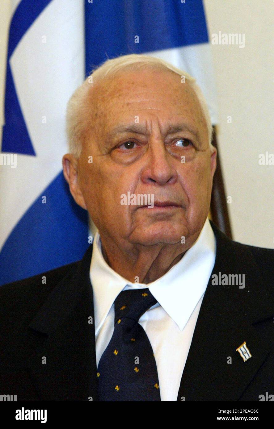 Israeli Prime Minister Ariel Sharon looks on during a meeting at his Jerusalem office Wednesday March 16, 2005. Israeli troops handed the West Bank town of Jericho to Palestinian security control on Wednesday, dismantling a checkpoint and easing travel restrictions in what was seen as a message to ordinary Palestinians that an informal truce is starting to pay off. Jericho was the first of five West Bank towns to be handed over. (AP Photo/Gali Tibbon, Pool) Banque D'Images