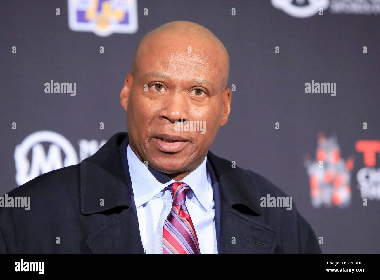 15 mars 2023, Los Angeles, Californie, États-Unis : LOS ANGELES, CA, USA - 15 MARS : Byron Scott dévoile des empreintes de main et de pied de Kobe Bryant au TCL Chinese Theatre IMAX parecourt. (Credit image: © Nina Prommer/ZUMA Press Wire) USAGE ÉDITORIAL SEULEMENT! Non destiné À un usage commercial ! Banque D'Images