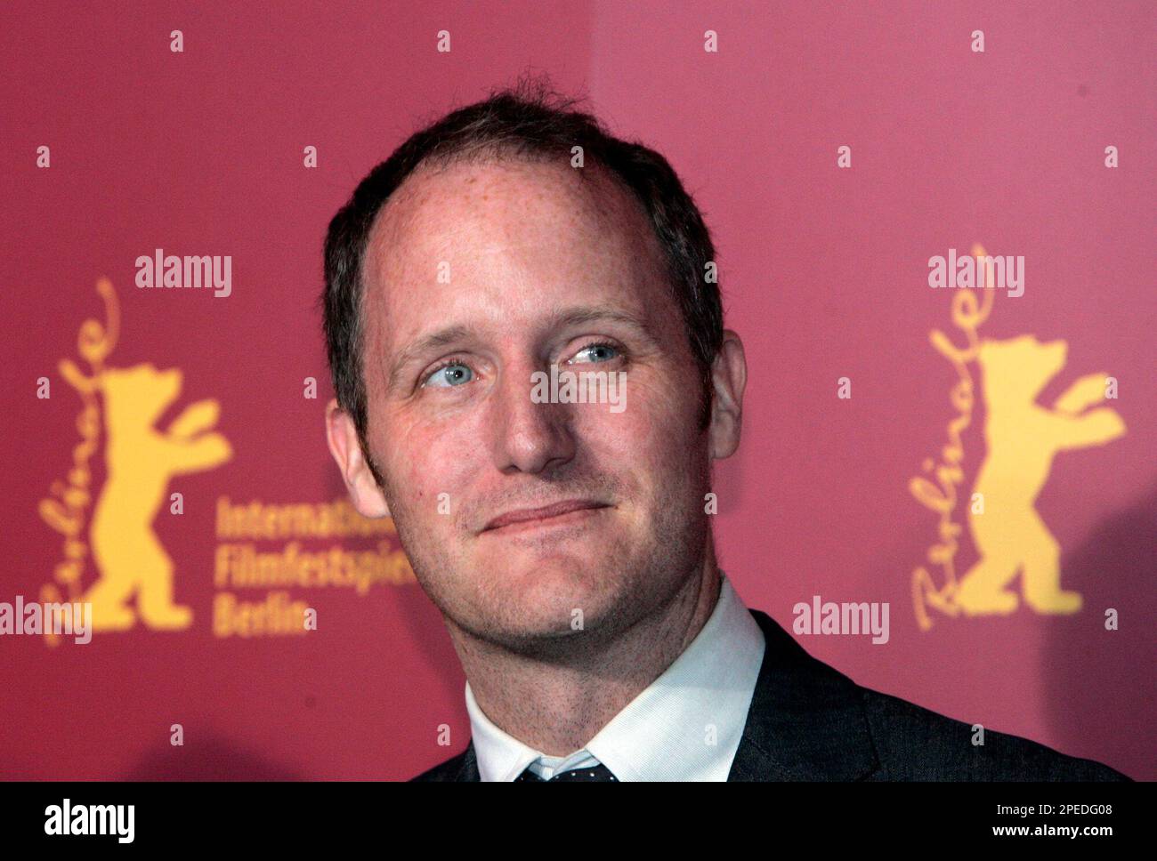 Movie Director Mike Mills during a photo call prior to a news conference about the movie "Thumbsucker" at the Berlin International film festival in Berlin on Friday, Feb. 11, 2005. Thumbsucker is one of the mvies in competition. (AP Photo/Markus Schreiber) Banque D'Images