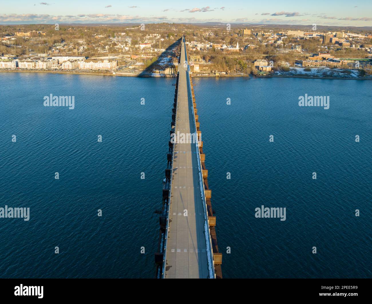 Photo aérienne d'un pont piétonnier près de Poughkeepsie NY au-dessus de l'Hudson River Banque D'Images