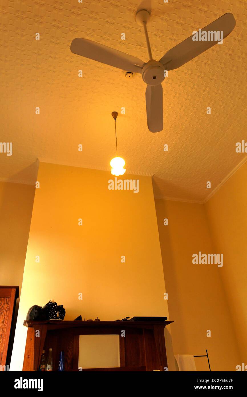Ventilateur de plafond et lumière, New Norcia, Australie occidentale Banque D'Images
