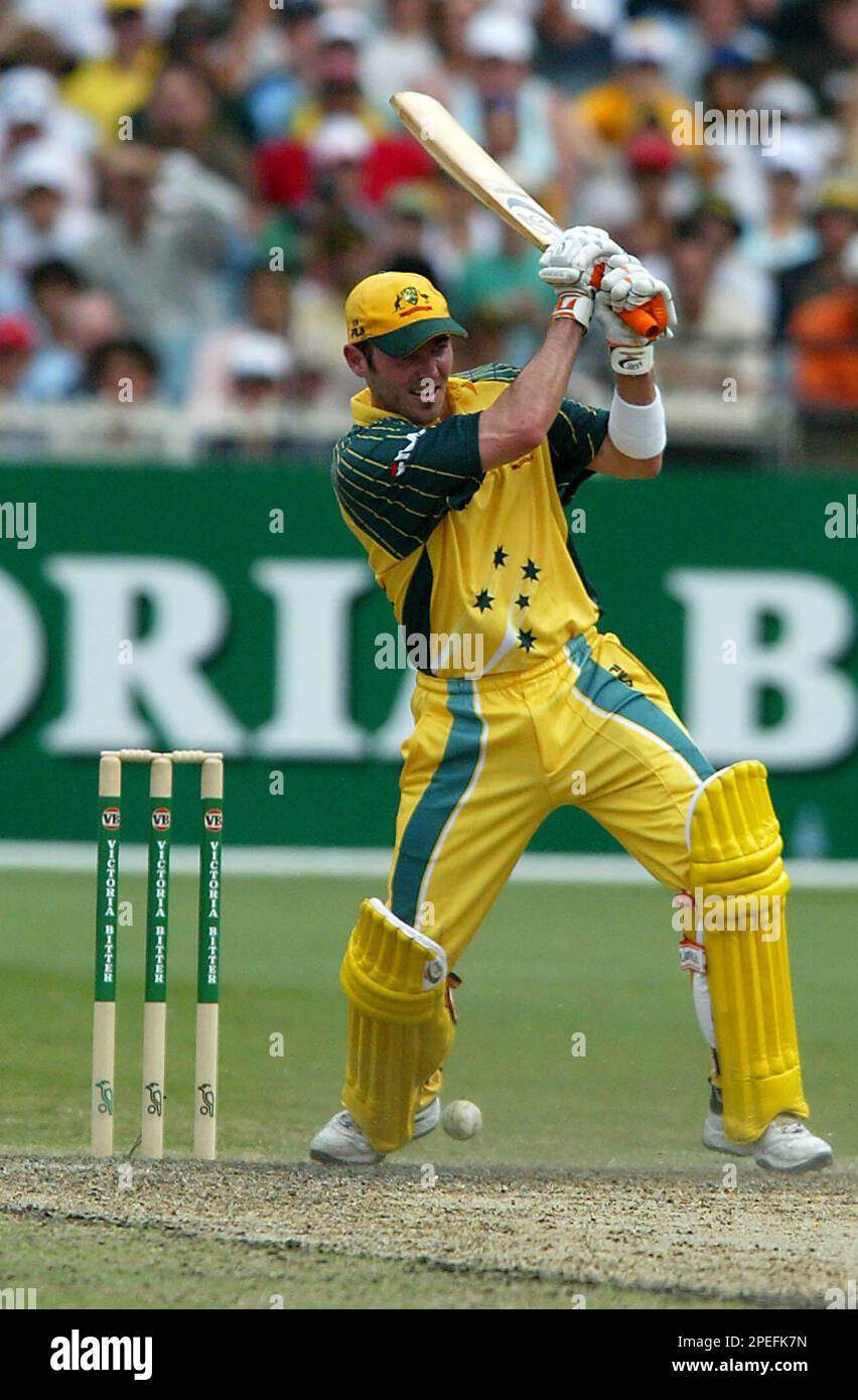 Australia's Damien Martyn in action during the one day cricket international match between Australia and the West Indies at the Melbourne Cricket Ground in Melbourne, Australia, Friday, Jan. 14, 2005 ( AP Photo/ Tony Feder) Banque D'Images