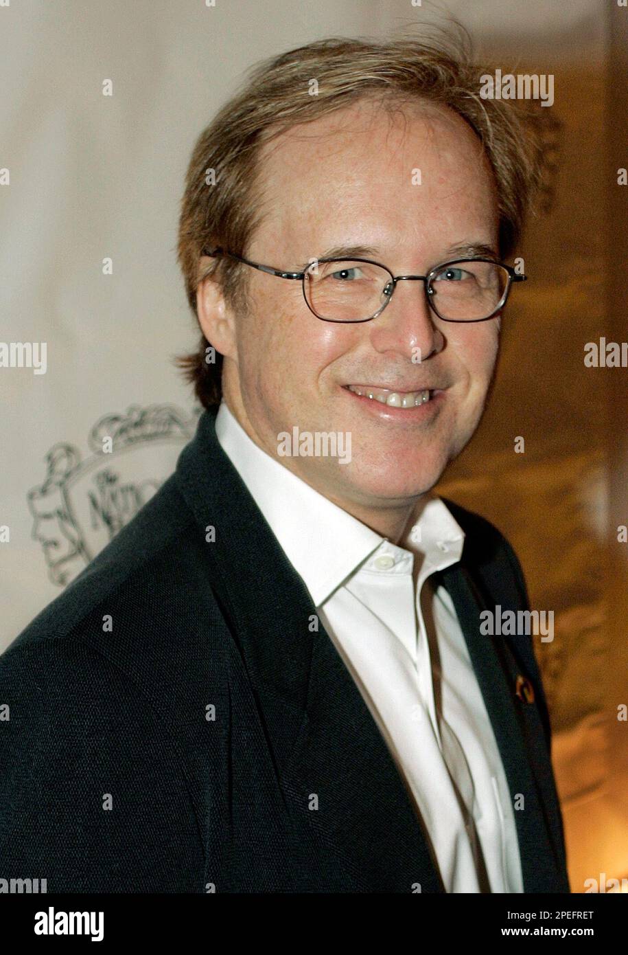 Brad Bird, creator of the film The Incredibles, arrives at the National Board of Review Annual Awards Gala held in New York City, Tuesday, Jan. 11, 2005. Bird will receive the Best Animated Feature award. (AP Photo/Stuart Ramson) Banque D'Images