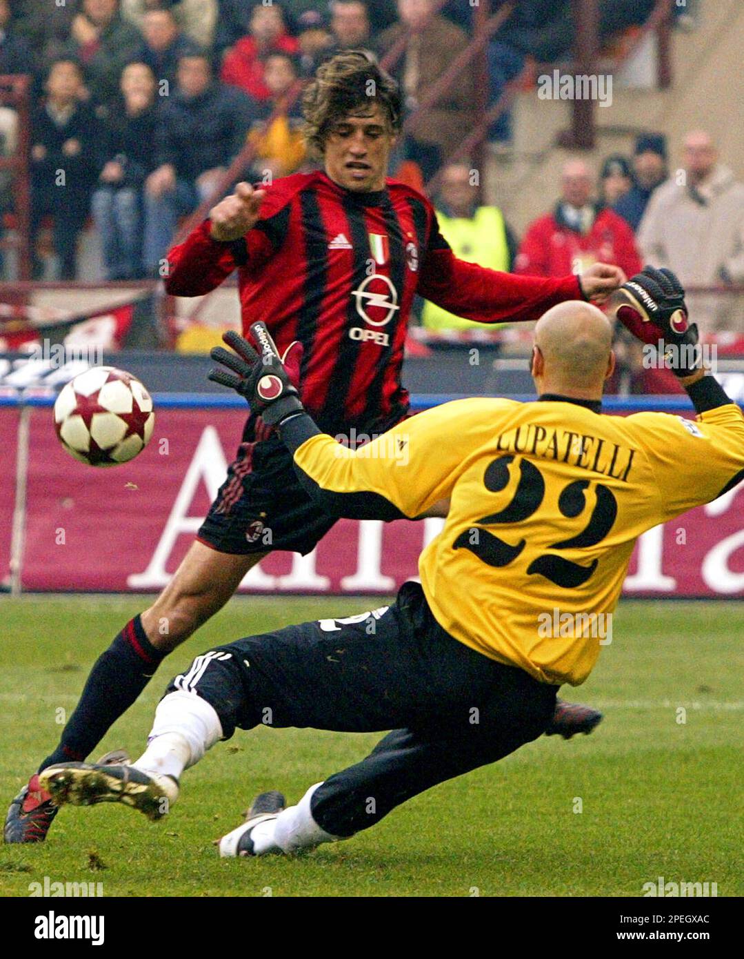 A.C. Milan's Hernan Crespo of Argentina, left, scores past Fiorentina's